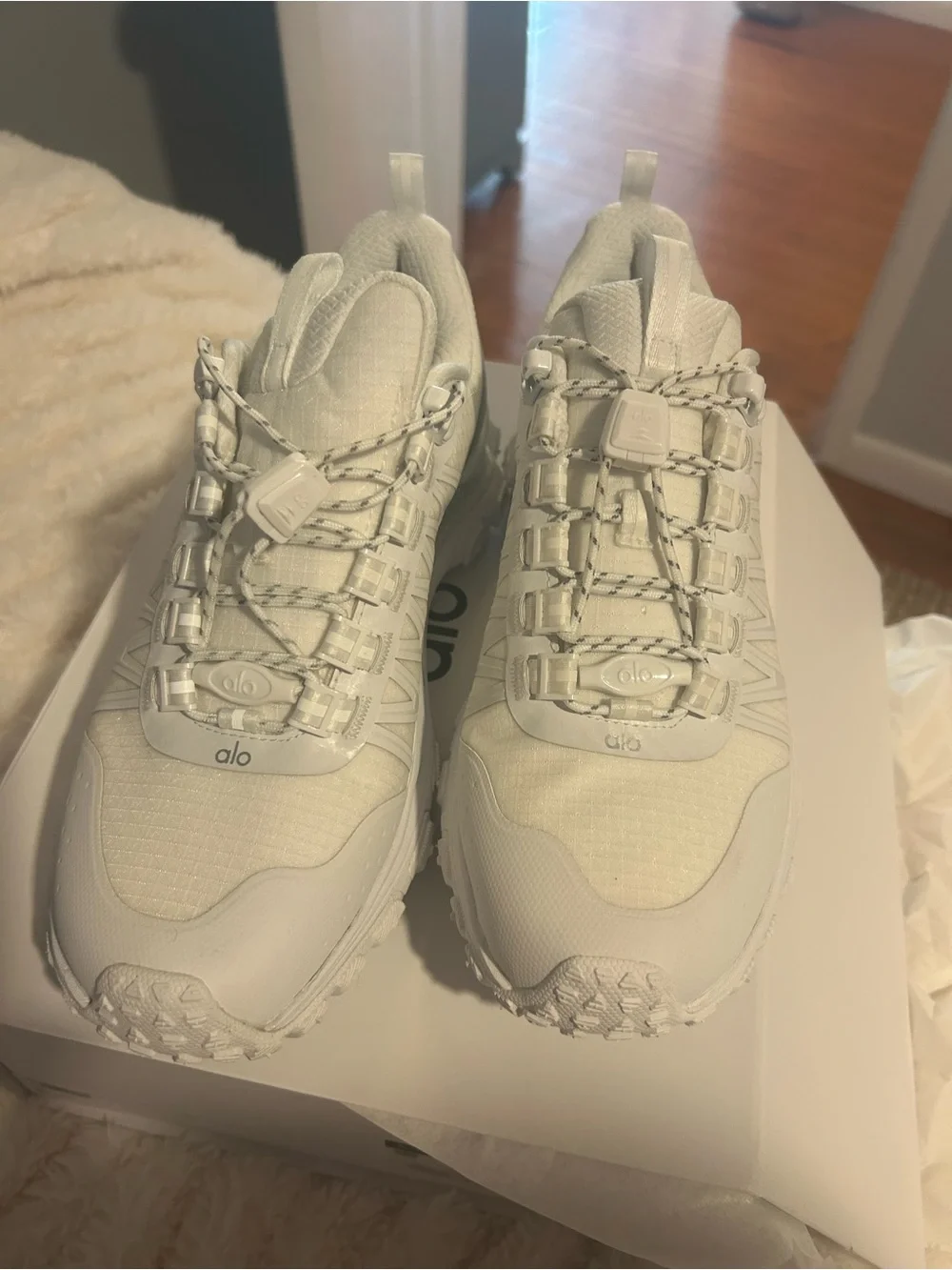 ALO Yoga Women's White Trail Sneakers